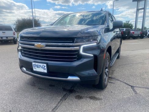 Used 2021 Chevrolet Suburban LT w/ Luxury Package AWD/4WD image 23