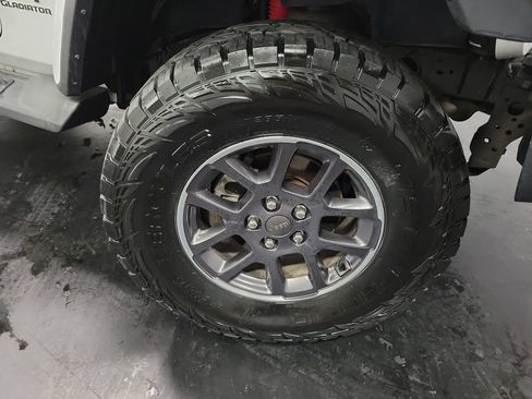 Used 2020 Jeep Gladiator Overland AWD/4WD image 11