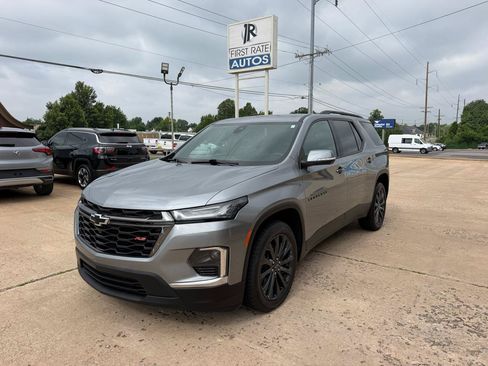 Used 2023 Chevrolet Traverse RS FWD image 3