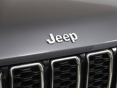 Used 2022 Jeep Grand Cherokee Limited image 15