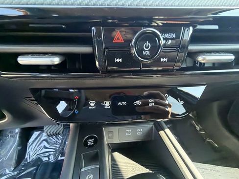 New 2026 Nissan Kicks SR w/ Cold Weather Package AWD/4WD image 18