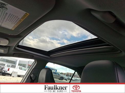 Used 2018 Toyota Camry L image 14