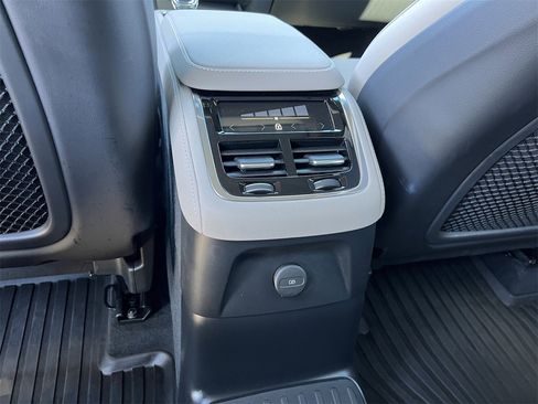 Used 2025 Volvo XC90 T8 Core image 23