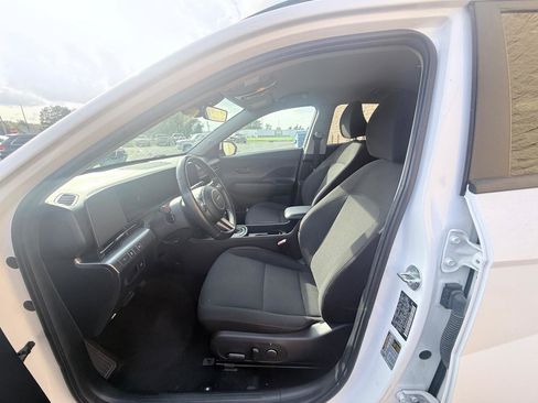 Used 2025 Hyundai Kona SEL FWD image 6