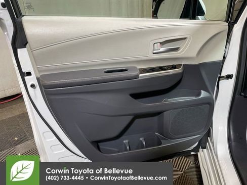 Used 2024 Toyota Sienna XLE image 25