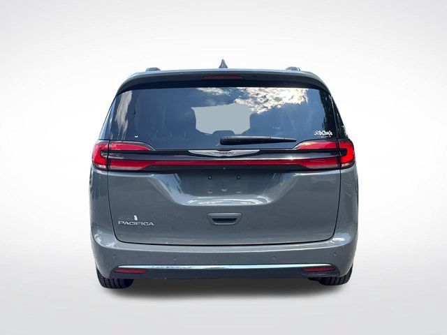 Used 2021 Chrysler Pacifica Touring-L FWD image 4
