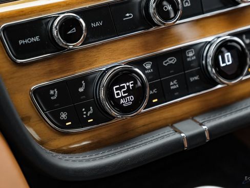 Used 2023 Bentley Bentayga Extended Wheelbase AWD/4WD image 65
