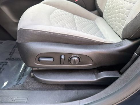 Used 2021 Chevrolet Equinox LT FWD image 15