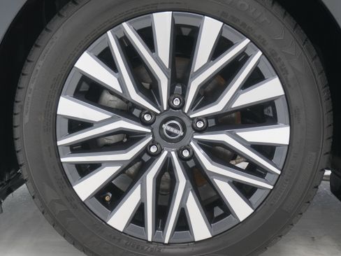 Used 2024 Nissan Altima 2.5 SV w/ SV Premium Package FWD image 28