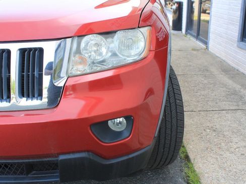 Used 2011 Jeep Grand Cherokee Laredo image 3