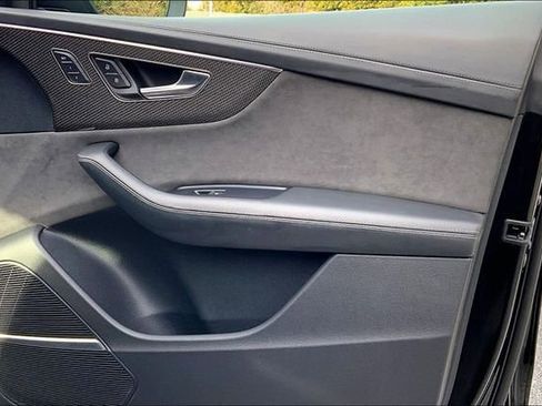 Used 2022 Audi SQ8 Prestige image 22