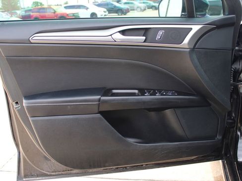 Used 2017 Ford Fusion SE FWD image 36