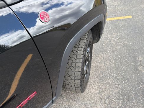 Used 2023 Jeep Compass Trailhawk image 11