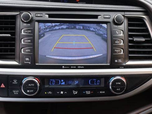 Used 2016 Toyota Highlander Limited FWD image 38