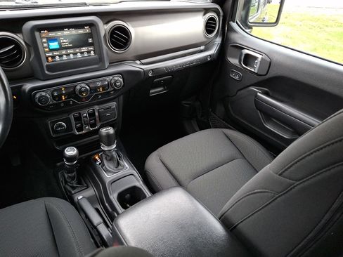 Used 2019 Jeep Wrangler Unlimited Sport S image 16