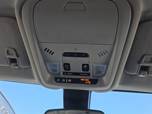 Used 2020 Chevrolet Equinox LT image 31