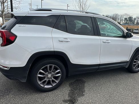 Used 2023 GMC Terrain SLT image 8