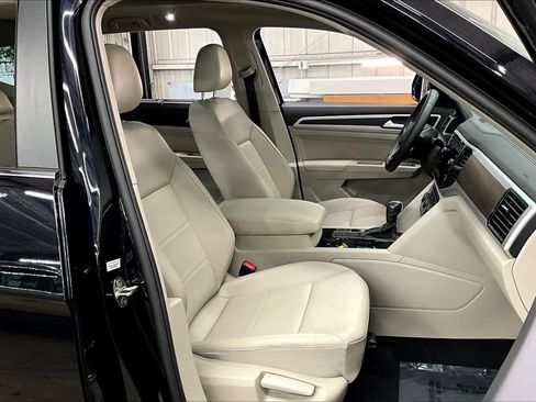 Used 2023 Volkswagen Atlas SE w/ Panoramic Sunroof Package image 10