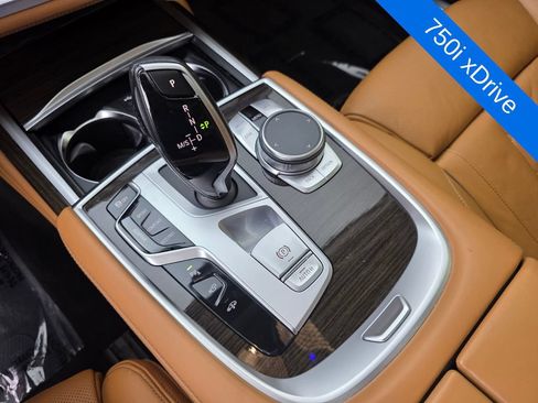 Used 2022 BMW 750i xDrive AWD/4WD image 23