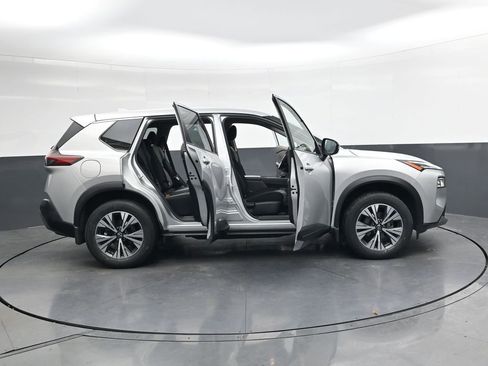 Used 2023 Nissan Rogue SV image 34