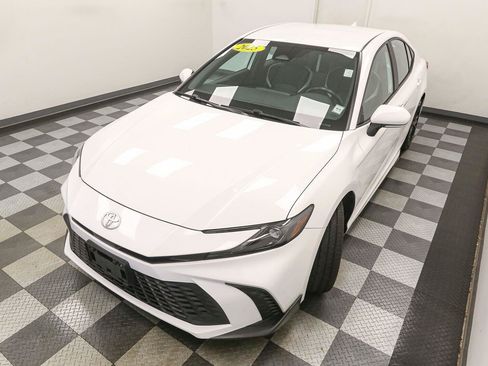 Used 2025 Toyota Camry SE FWD image 6