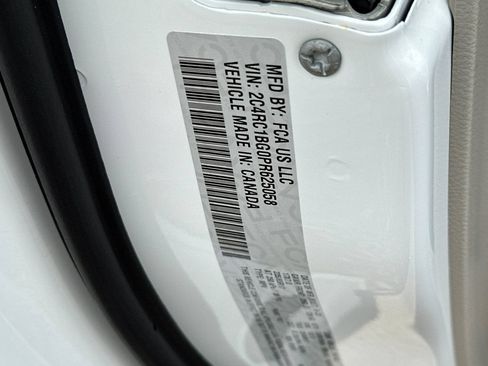 Used 2023 Chrysler Pacifica Touring-L FWD image 34