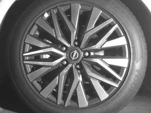 Used 2025 Nissan Altima 2.5 SV FWD image 12