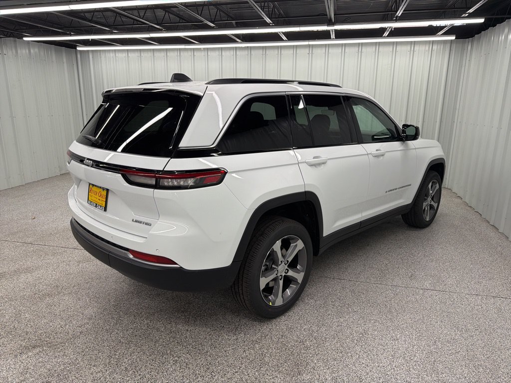 New 2026 Jeep Grand Cherokee Limited RWD image 6