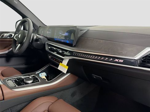 New 2026 BMW X5 xDrive40i w/ M Sport Package AWD/4WD image 29