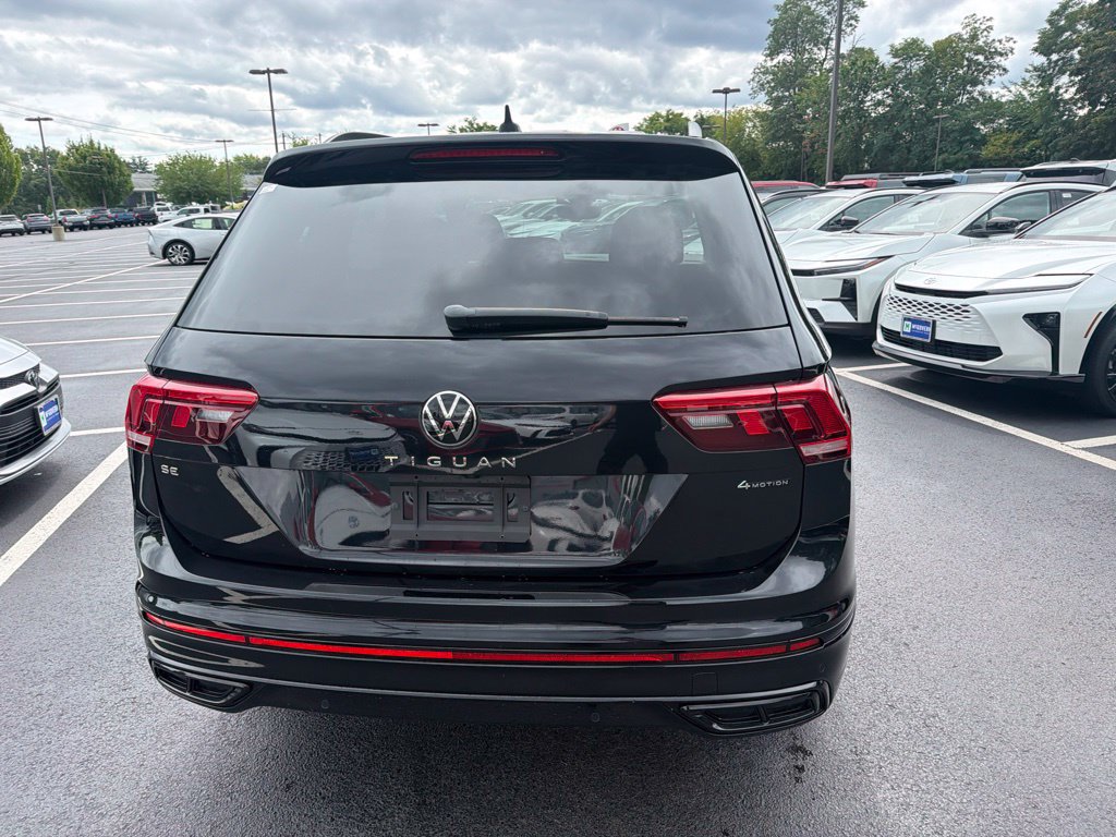 Used 2022 Volkswagen Tiguan SE R-Line AWD/4WD image 7