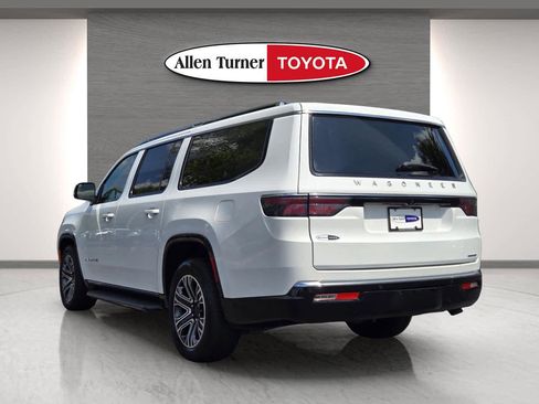 Used 2024 Jeep Wagoneer L Series II image 9
