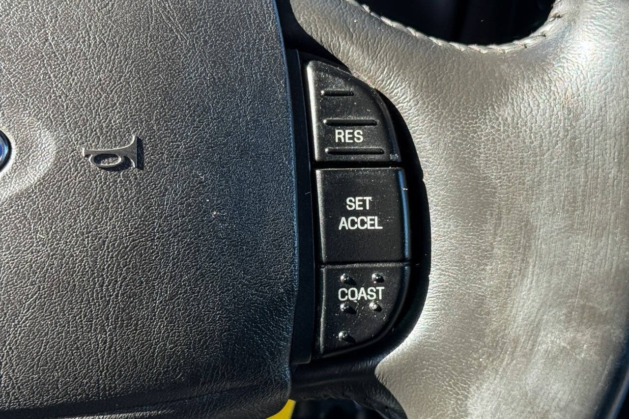 Used 2005 Ford Excursion XLT AWD/4WD image 36