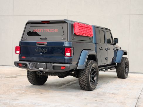 Used 2025 Jeep Gladiator Sport AWD/4WD image 8