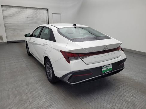 Used 2024 Hyundai Elantra SEL FWD image 5