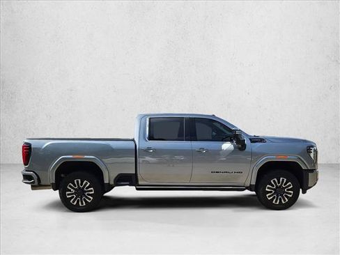 Used 2026 GMC Sierra 2500 Denali Ultimate w/ LPO, Black Badging Package AWD/4WD image 4