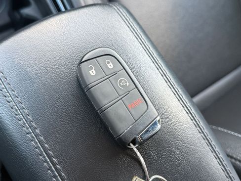 Used 2025 Jeep Compass Limited image 21