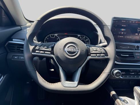 Certified 2025 Nissan Altima 2.5 SR w/ SR Premium Package FWD image 13