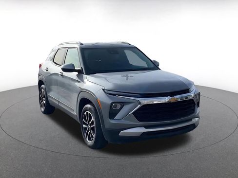Used 2025 Chevrolet TrailBlazer LT image 3