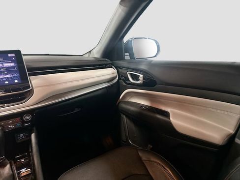 Used 2023 Jeep Compass Limited image 24