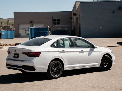 Used 2023 Volkswagen Jetta SE image 15