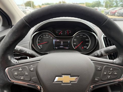 Used 2017 Chevrolet Cruze Premier FWD image 7