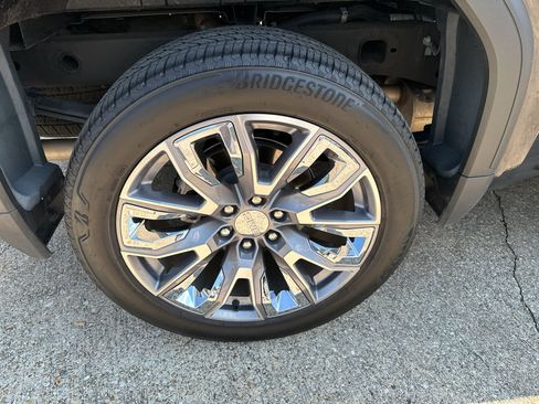 Used 2025 GMC Sierra 1500 Denali w/ Denali Reserve Package AWD/4WD image 9