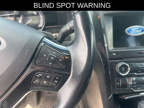 Used 2017 Ford Explorer XLT w/ Equipment Group 202A AWD/4WD image 14