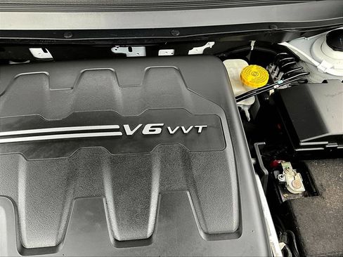 Used 2018 Jeep Cherokee Latitude w/ Cold Weather Group AWD/4WD image 33
