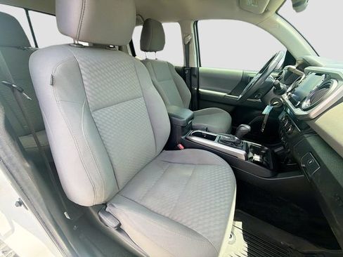 Used 2022 Toyota Tacoma SR5 RWD image 26