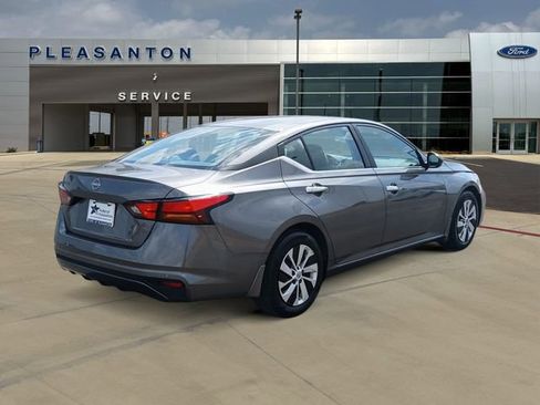 Used 2024 Nissan Altima 2.5 S FWD image 5