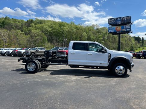 New 2026 Ford F550 4x4 Crew Cab image 14