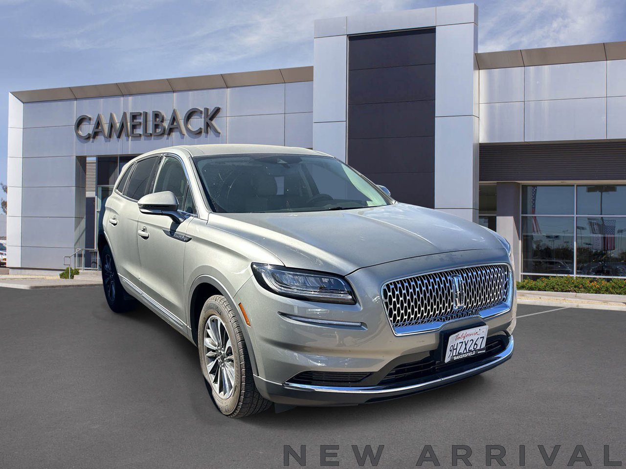 Used 2023 Lincoln Nautilus FWD w/ Premium Package image 4
