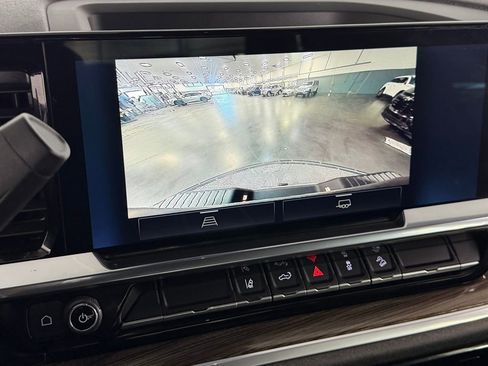 Used 2024 Chevrolet Silverado 3500 LT w/ Convenience Package image 19