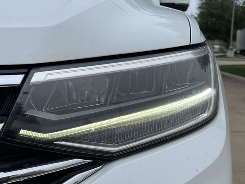Certified 2022 Volkswagen Tiguan SE w/ Panoramic Sunroof Package FWD image 6